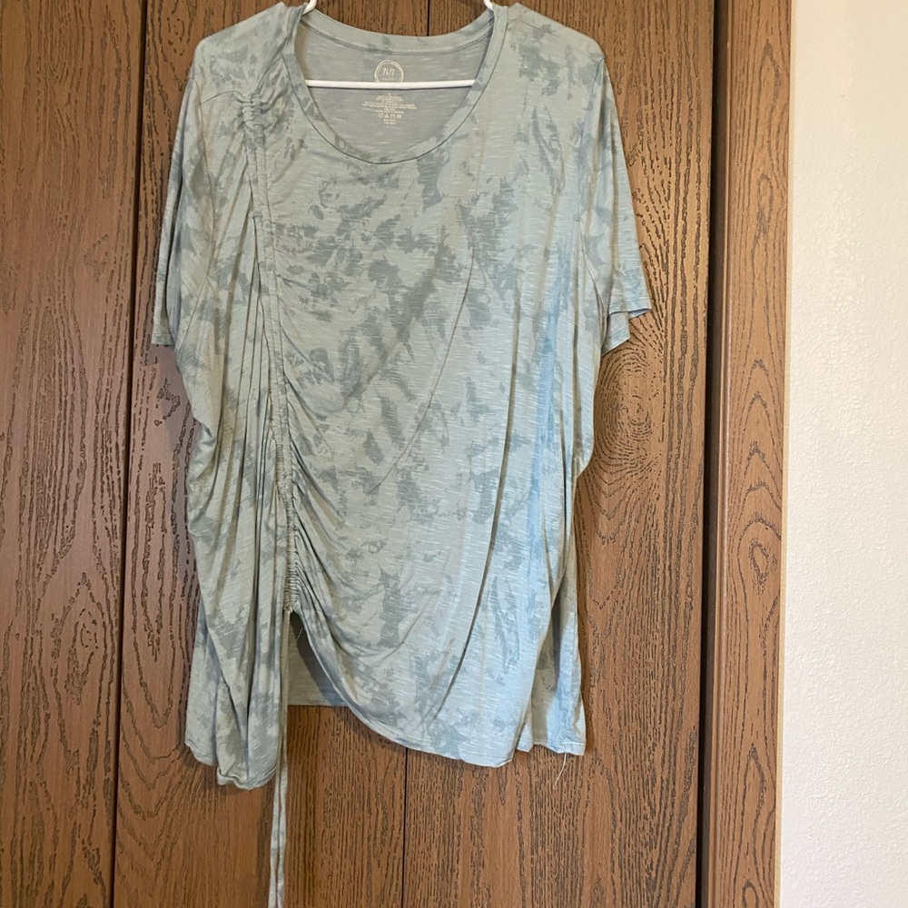 Short sleeved tee